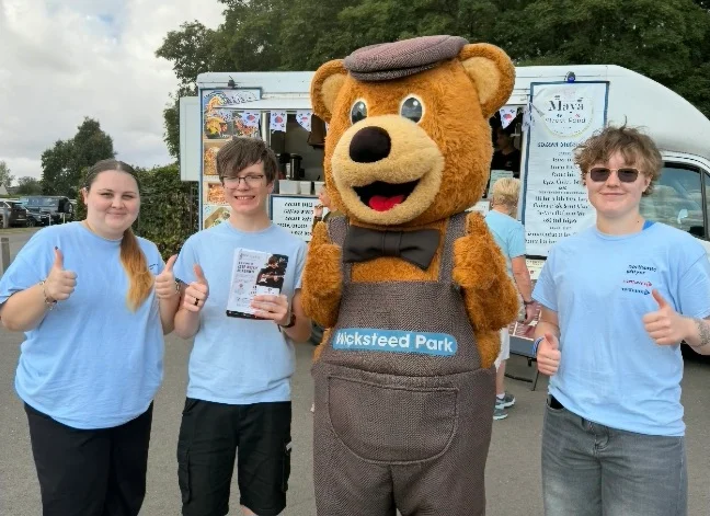 Wicky bear and Northants 1 team with their thumbs up